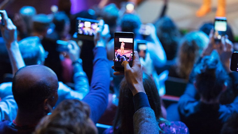 Support 5G-Related Business Growth with a DC-to-AC Power Inverter image